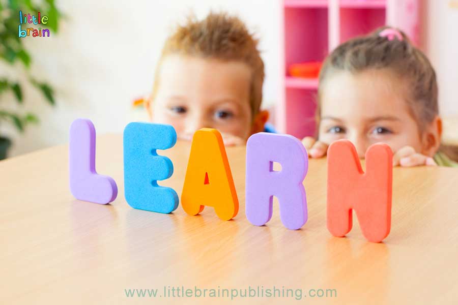 What should a 2-3 year old know academically